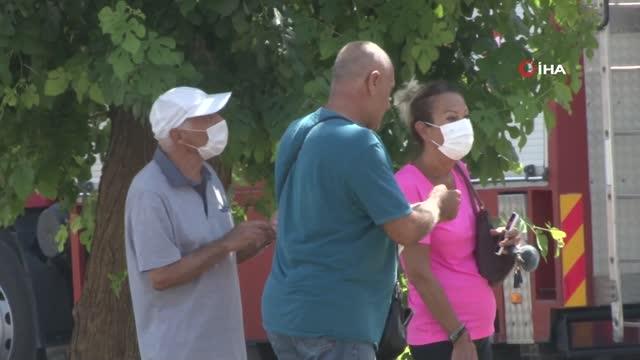 Sevgilisinden ayrılan genç kız çatıya çıktı, vatandaşlar film izler gibi izleyip kayıt aldı