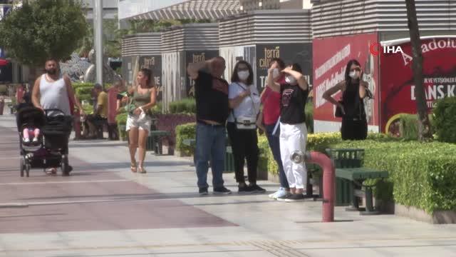 Sevgilisinden ayrılan genç kız çatıya çıktı, vatandaşlar film izler gibi izleyip kayıt aldı