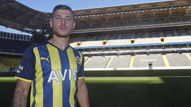Son Dakika: Fenerbahçe transferleri peş peşe açıklıyor! Alman orta saha Max Meyer de imzayı attı