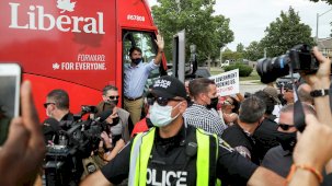 Trudeau'ya seçim kampanyasında olay çıktı