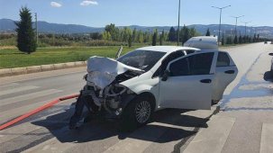 Sivil polis aracı ile otomobil çarpıştı: 2'si polis 5 yaralı