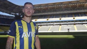 Son Dakika: Fenerbahçe transferleri peş peşe açıklıyor! Alman orta saha Max Meyer de imzayı attı