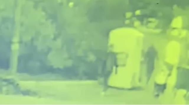 5 saldırgan, korna çalan motosikletliyi bayıltana kadar dövdü