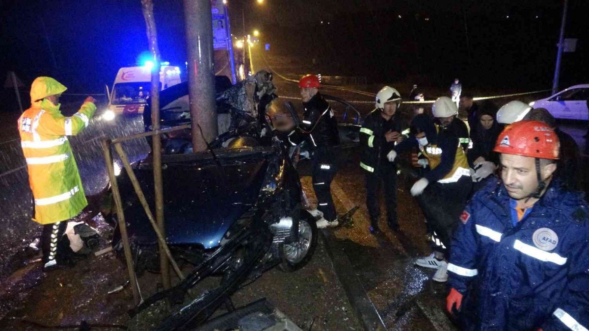 Direğe Çarpan Otomobilde İki Kişi Hayatını Kaybetti!