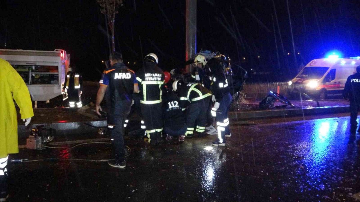 Direğe Çarpan Otomobilde İki Kişi Hayatını Kaybetti!