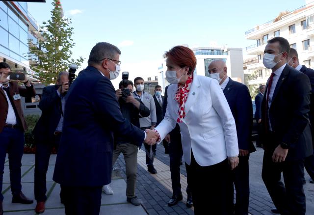 Akşener, Gelecek Partisi Genel Başkanı Davutoğlu'nu ziyaret etti