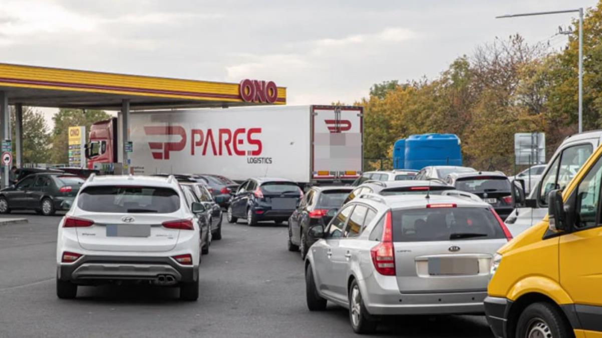 Almanya'da rekor kıran akaryakıt fiyatları, sürücüleri komşu ülkeye yönlendiriyor
