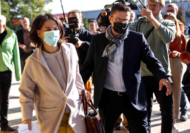 Almanya'da "trafik ışığı koalisyonu" için ilk üçlü görüşme