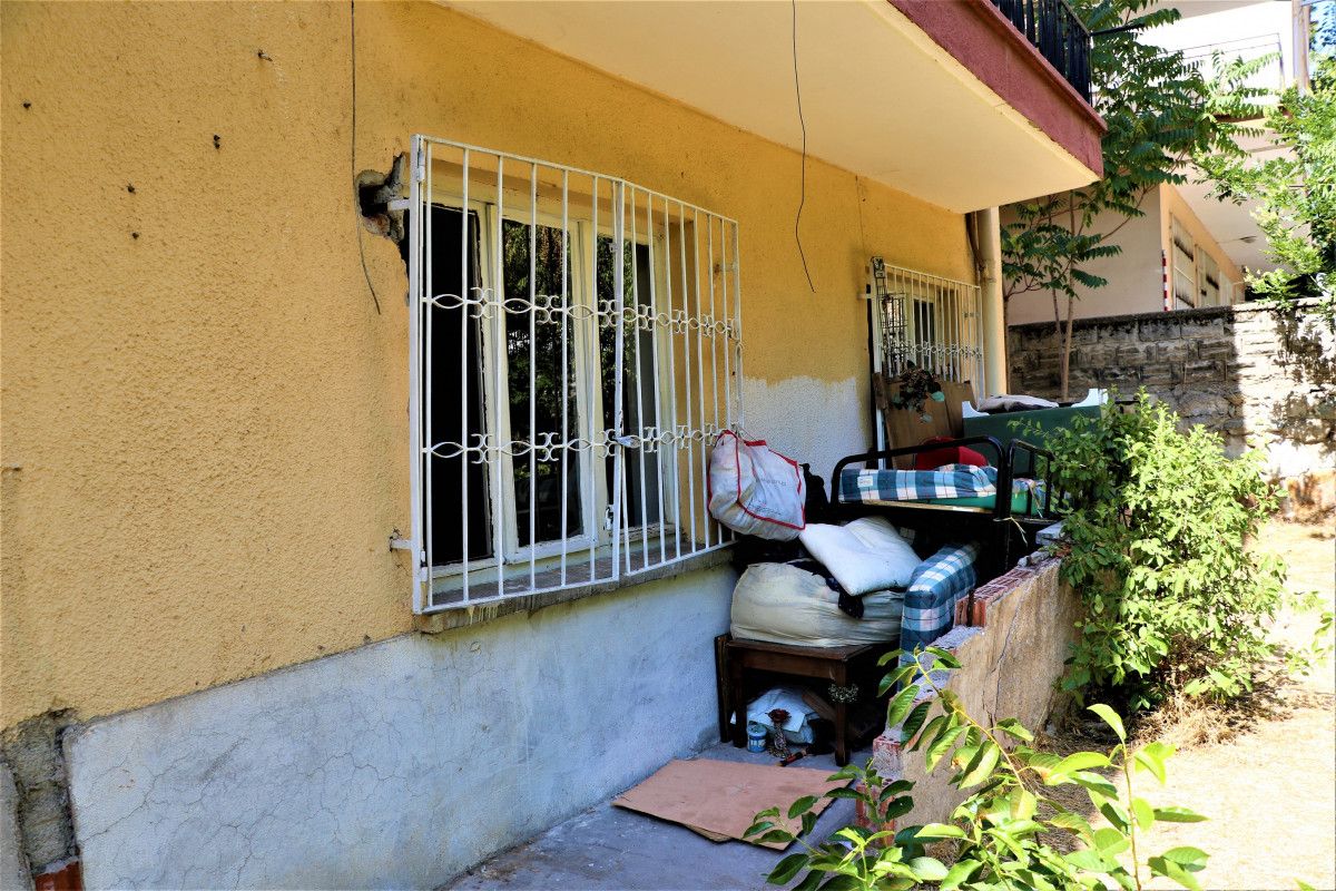 Ankara'da evinin bahçesinde köpek ölüleri bulunan kadın tahliye edildi