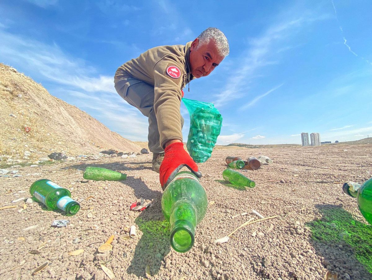 Ankara'da köpeğinin ayağını cam kesen adam, gönüllü şişe topladı