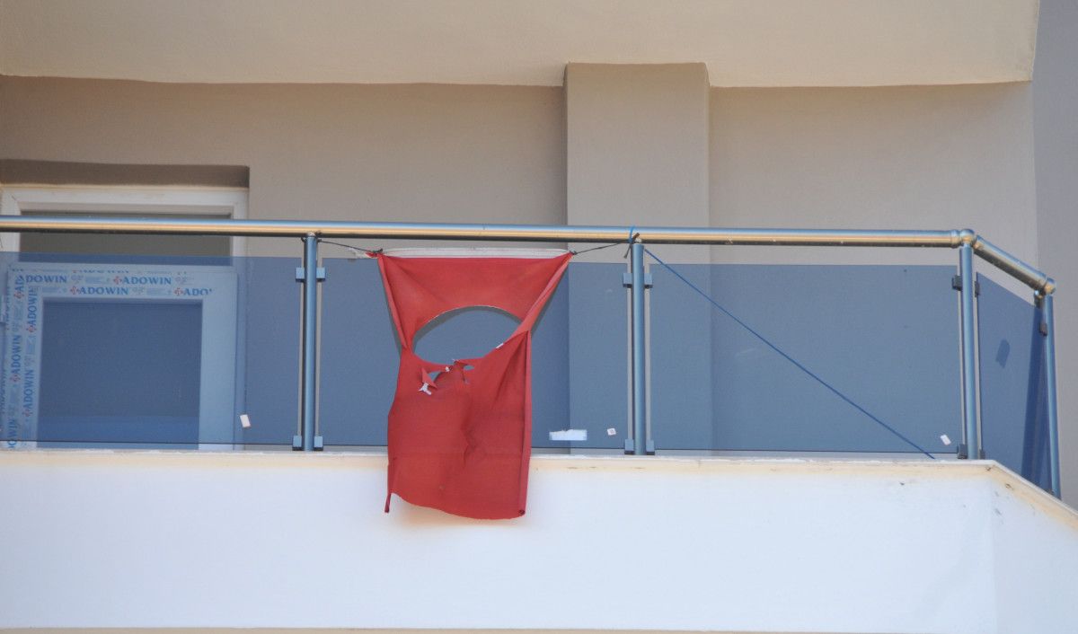 Antalya'da ay ve yıldızı kesilen Türk bayrağı indirildi