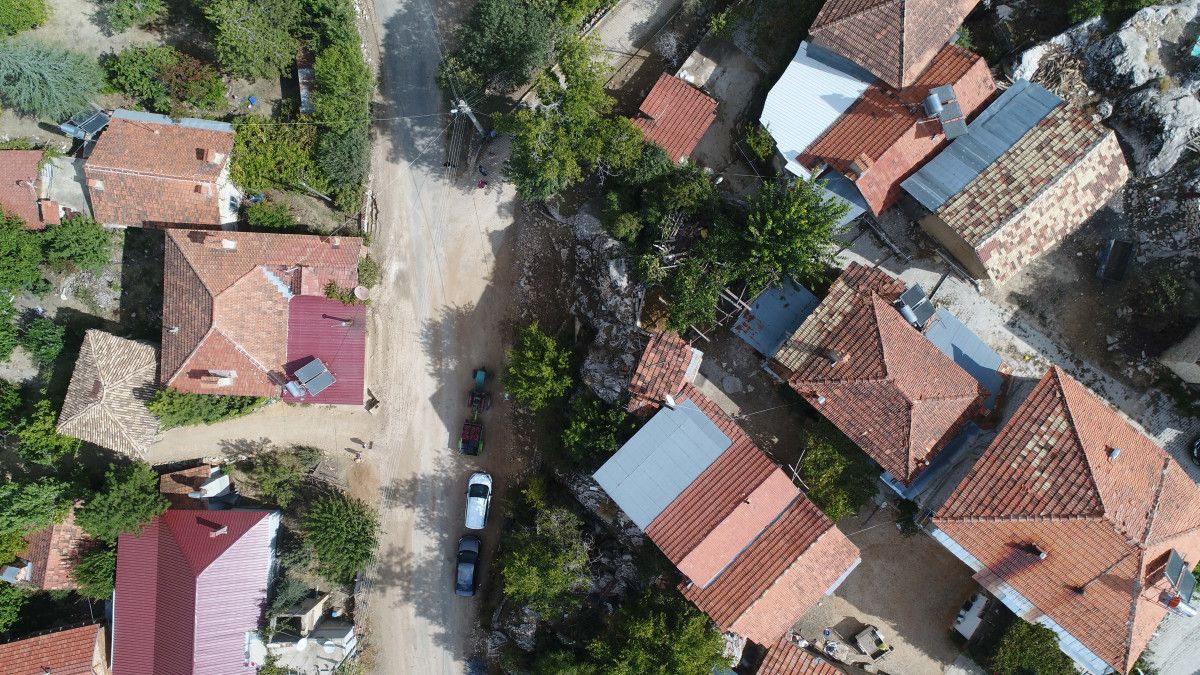 Antalya'daki defineciler, 2 bin 500 yıllık mezarı patlattı