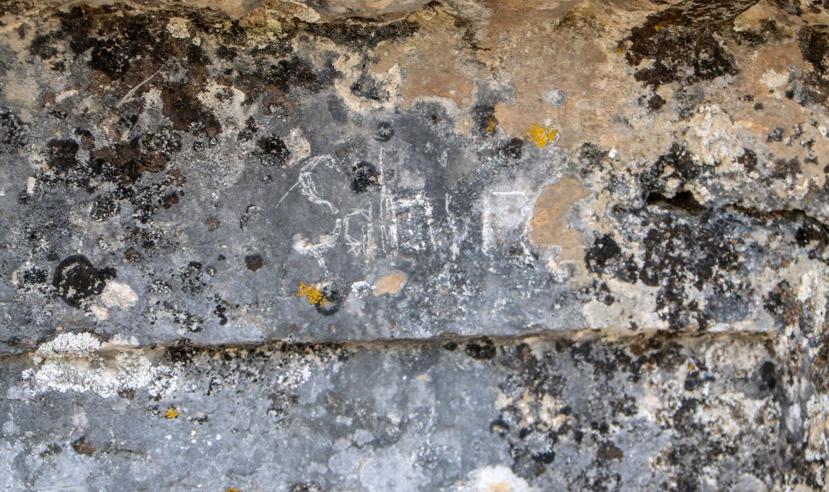 Antalya'daki defineciler, 2 bin 500 yıllık mezarı patlattı