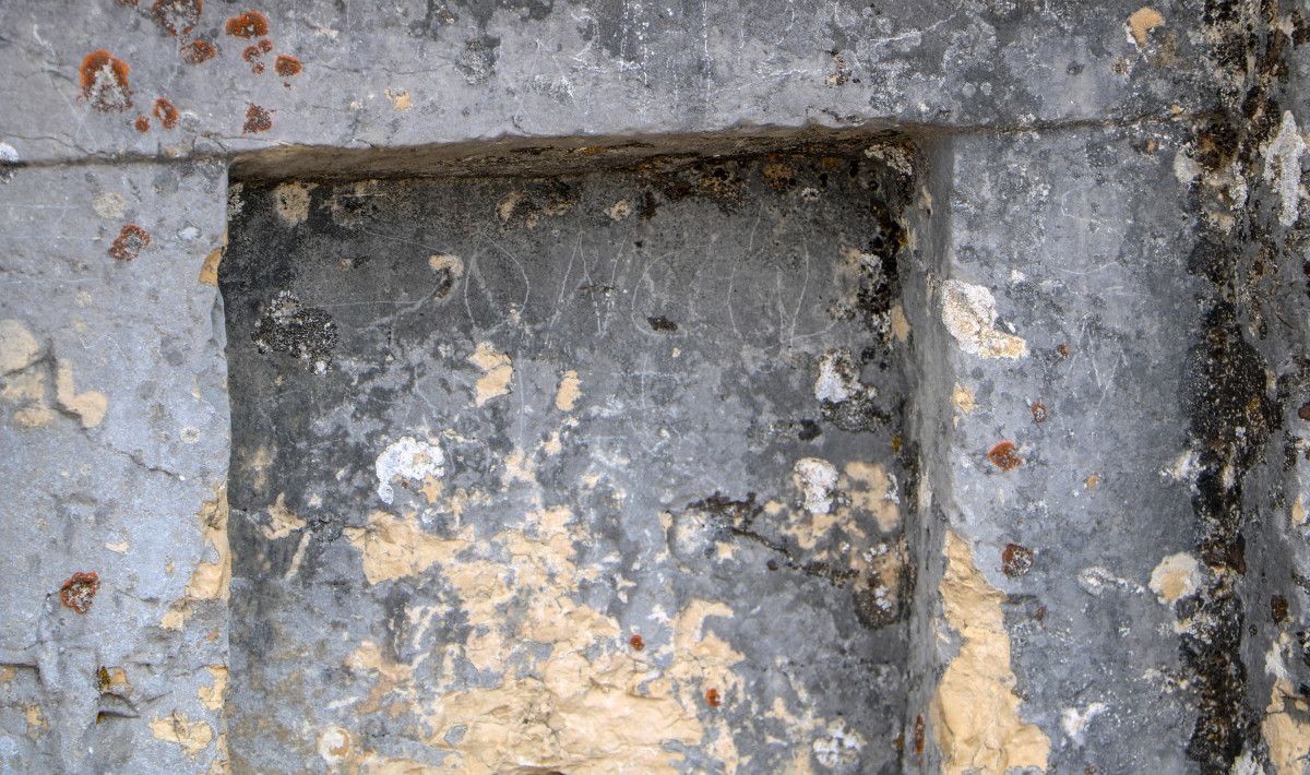 Antalya'daki defineciler, 2 bin 500 yıllık mezarı patlattı