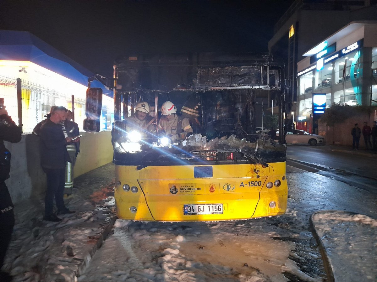 Bahçelievler'de park halindeki İETT otobüsü alev aldı