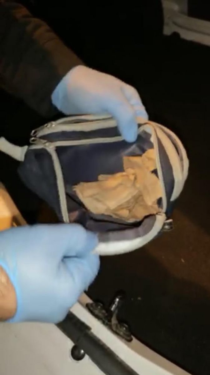 Beşiktaş'ta torbacının mıknatıslı çanta oyunu