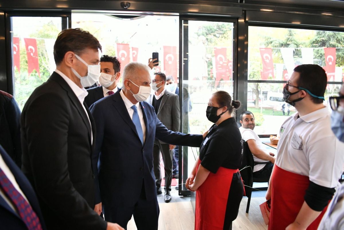 Binali Yıldırım'dan 'ne iş yapıyorsun?' diye soran öğrenciye: İş arıyorum