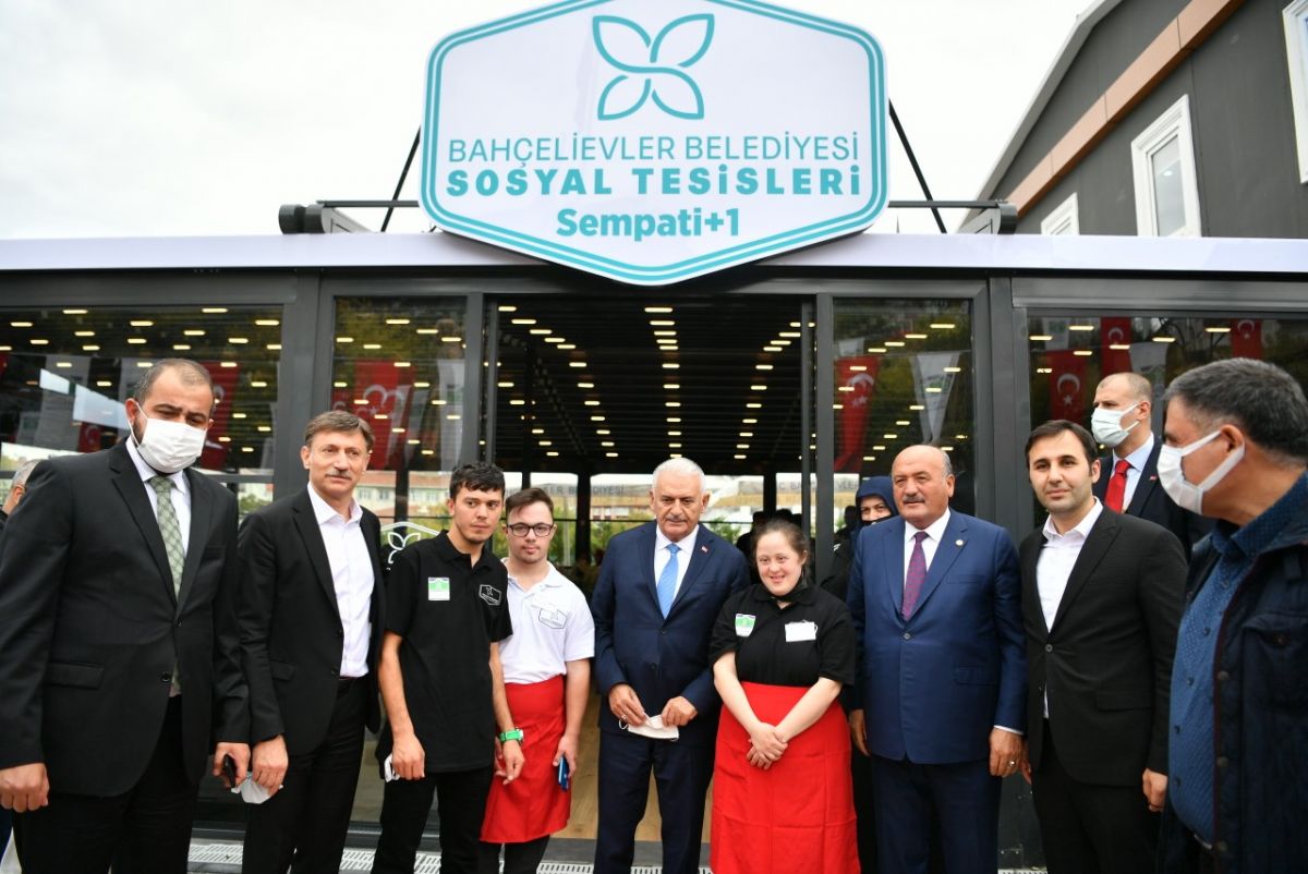 Binali Yıldırım'dan 'ne iş yapıyorsun?' diye soran öğrenciye: İş arıyorum