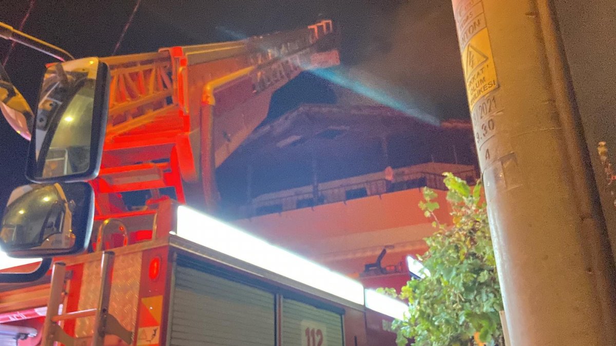 Bursa'da bir evde çıkan yangında mahsur kalan yaşlı vatandaş kurtarıldı