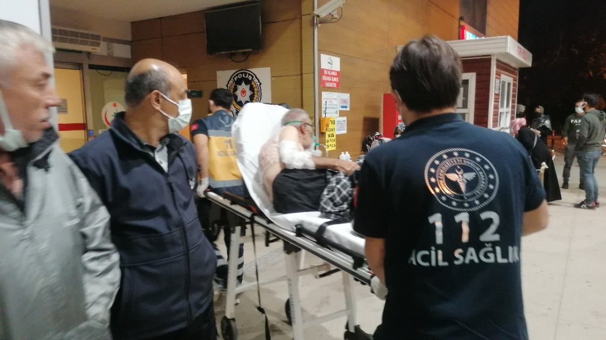 Bursa'da bir evde çıkan yangında mahsur kalan yaşlı vatandaş kurtarıldı