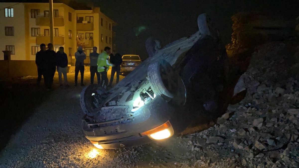 Bursa'da polis takibindeyken takla atan araçtaki 3 kişi, yaya olarak kaçtı