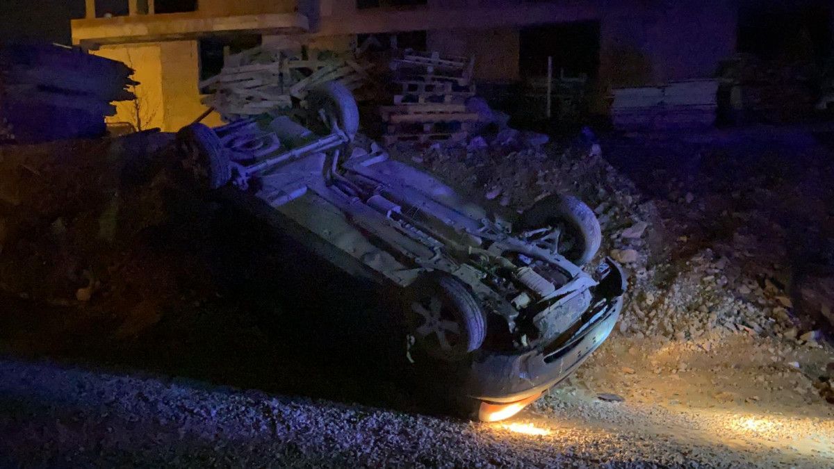 Bursa'da polis takibindeyken takla atan araçtaki 3 kişi, yaya olarak kaçtı