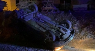 Bursa'da polis takibindeyken takla atan araçtaki 3 kişi, yaya olarak kaçtı