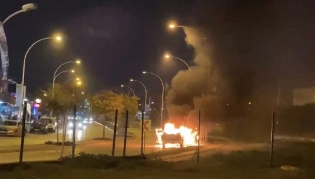 Bursa'da seyir halindeki otomobil alev topuna döndü