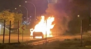 Bursa'da seyir halindeki otomobil alev topuna döndü