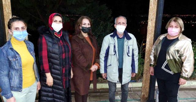 'Çalınmadık kapı, sıkılmadık el bırakmayacağız' diyen AK Parti Edremit İlçe Başkanı Umutlu, teşkilat yöneticilerinin her gün sahada olduğunu söyledi