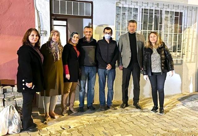 'Çalınmadık kapı, sıkılmadık el bırakmayacağız' diyen AK Parti Edremit İlçe Başkanı Umutlu, teşkilat yöneticilerinin her gün sahada olduğunu söyledi