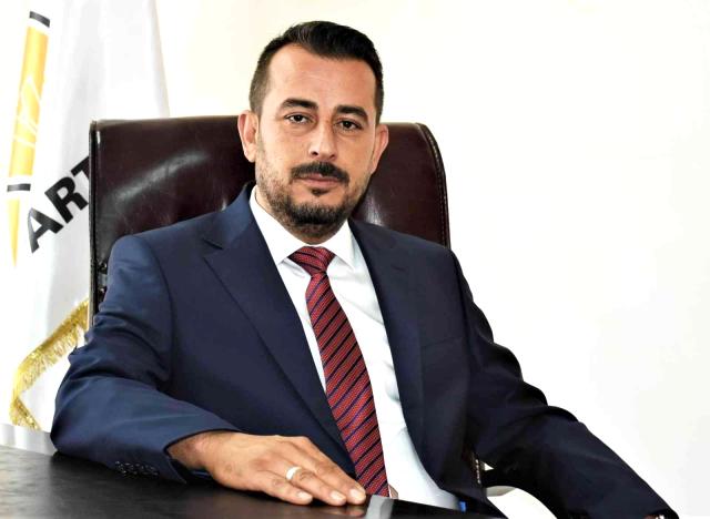 'Çalınmadık kapı, sıkılmadık el bırakmayacağız' diyen AK Parti Edremit İlçe Başkanı Umutlu, teşkilat yöneticilerinin her gün sahada olduğunu söyledi