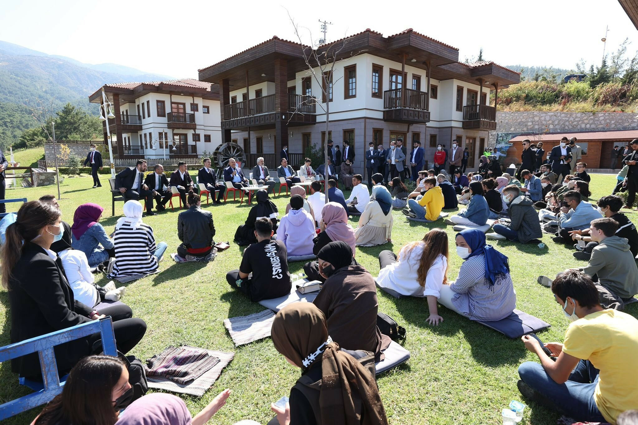 Cumhurbaşkanı Erdoğan Manisa'daki gençlere telefonla seslendi: Sizlerin buluşmasını çok çok önemsiyorum