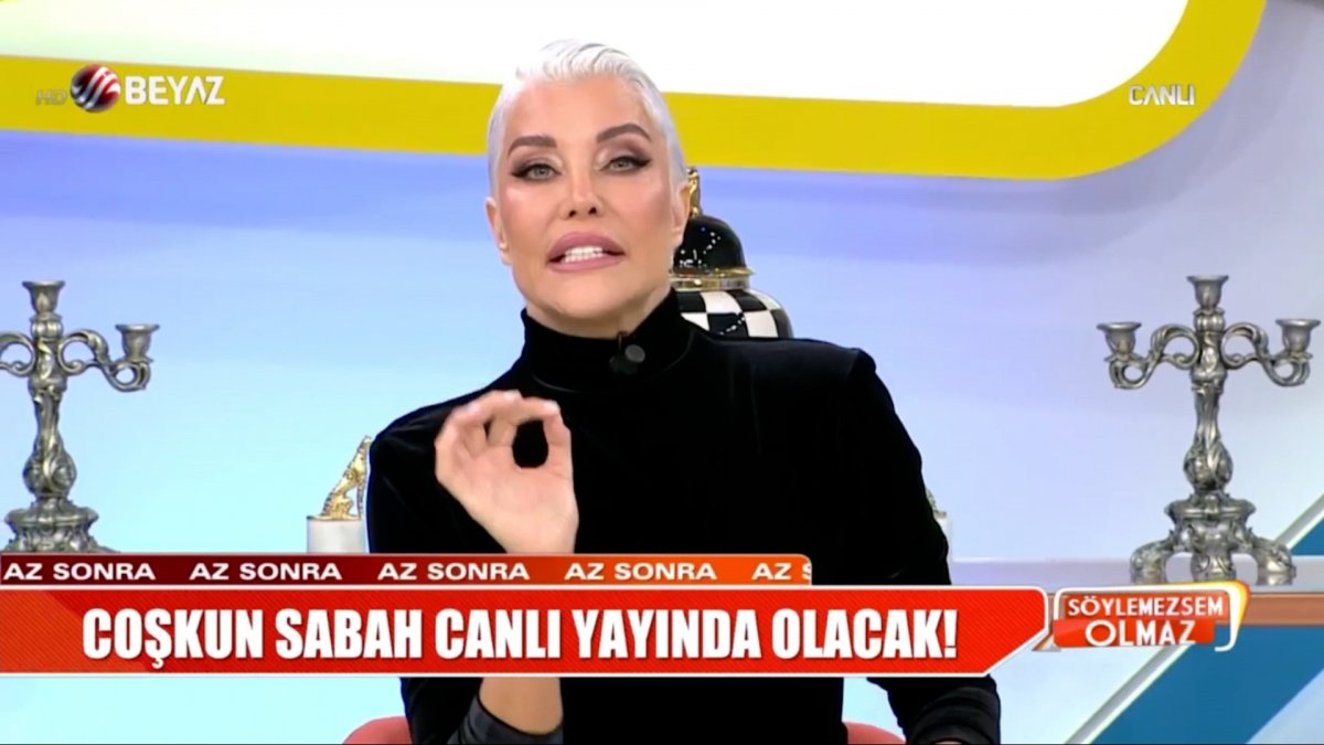 Deniz Akkaya'dan  Ece Ronay'a "SENİ İZLEYENLER, KARPUZUN İÇİN İZLİYOR"