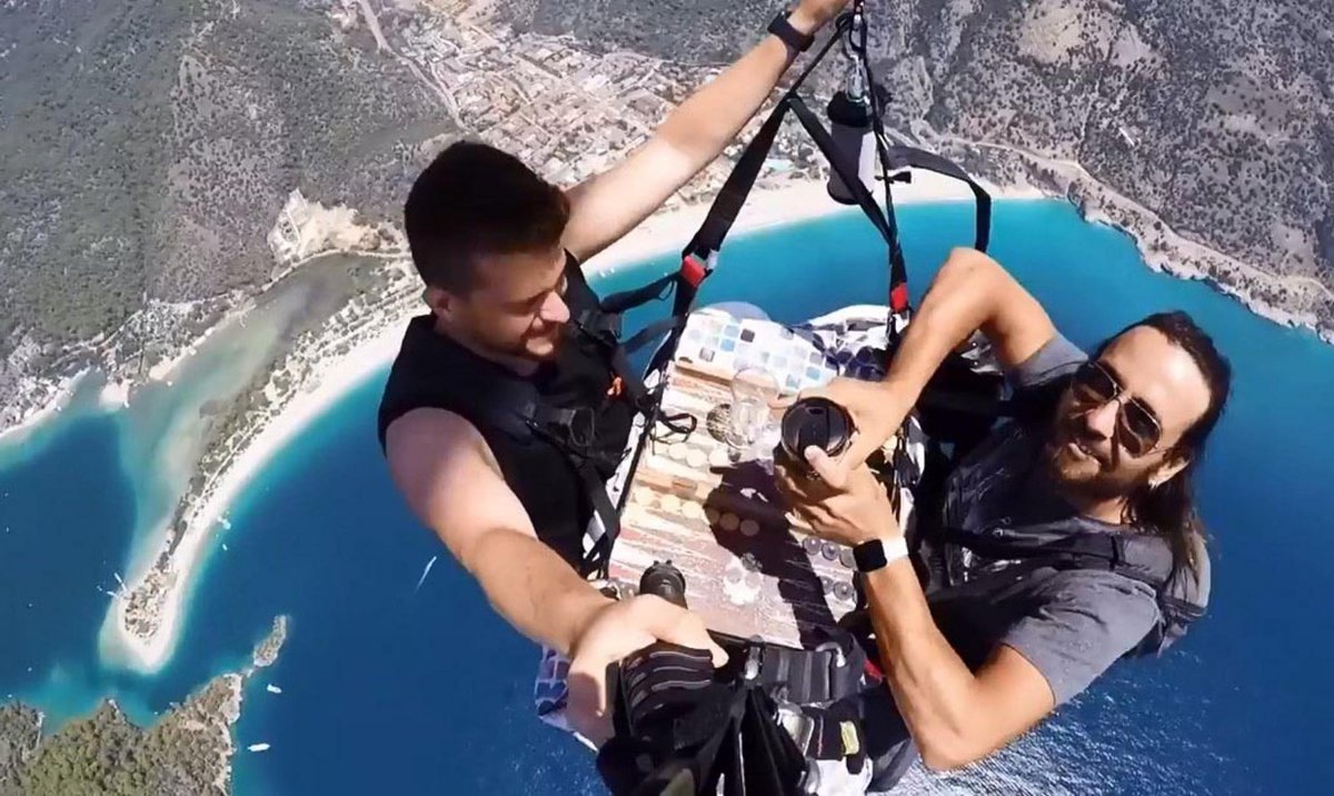 Denizli'de evinde uçak gövdesi yaparak, balkonundan aşağıya indirdi