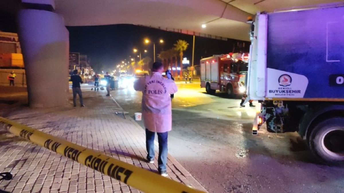 Denizli'de otomobil, üst geçidin ayağına çarptı: Baba ile oğlu can verdi