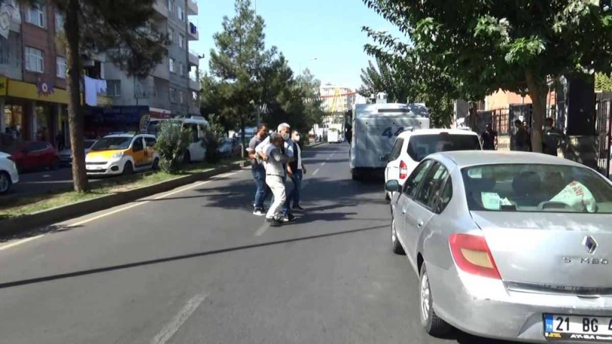 Diyarbakır'da evlat hasreti çeken aileler İHD'ye tepki gösterdi