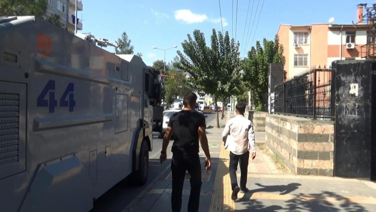 Diyarbakır'da evlat hasreti çeken aileler İHD'ye tepki gösterdi