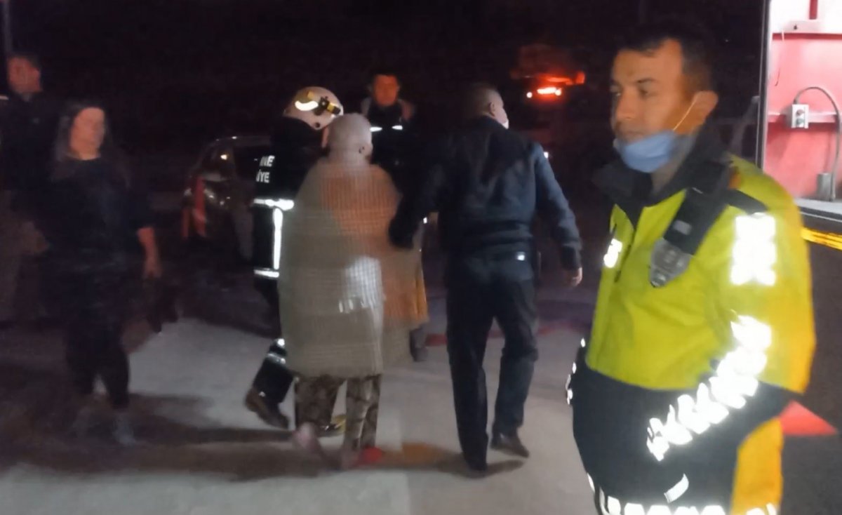 Edirne'de oturdukları bina yanmaya başlayınca camdan atladılar