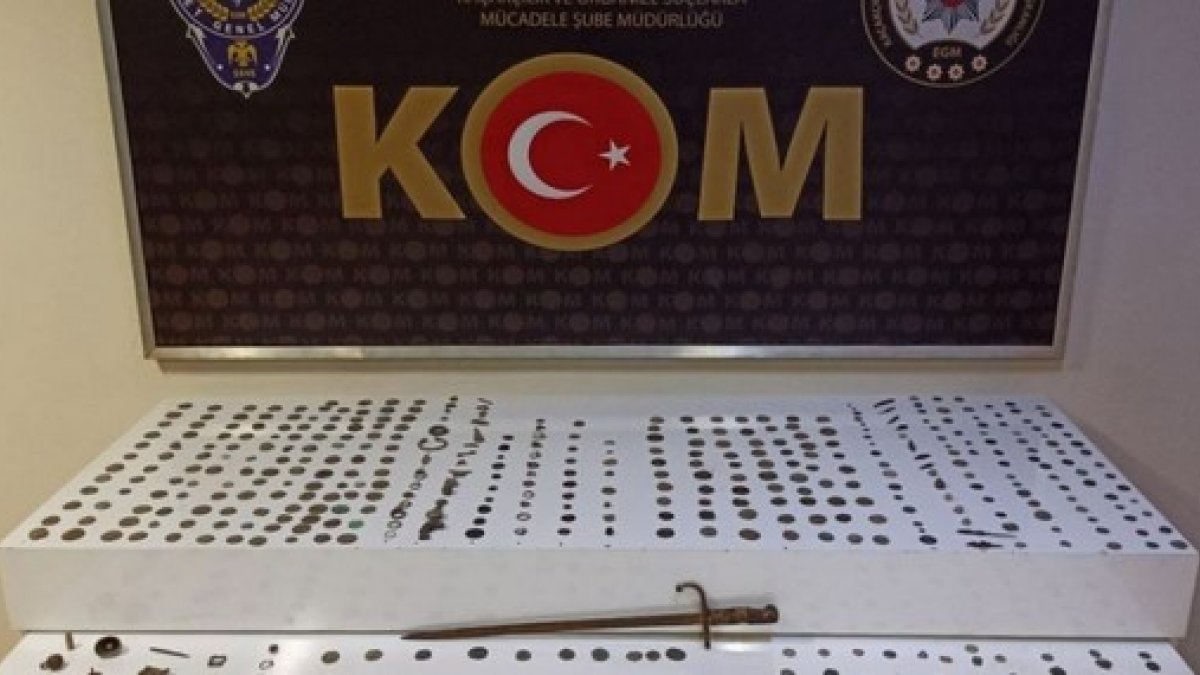 Erzincan’da minibüs içinde 543 adet tarihi eser ele geçirildi