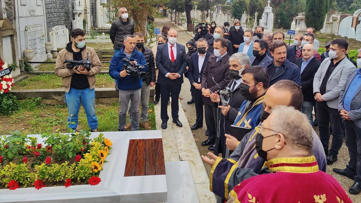 Eski AK Parti Milletvekili Markar Esayan kabri başında anıldı