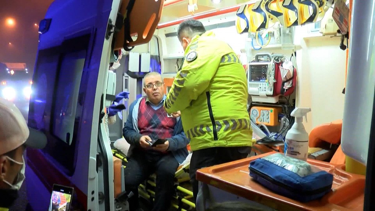 Eyüpsultan'da taksi ata çarptı