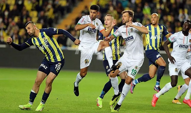Fenerbahçe'ye Soğuk Duş! Alanyaspora Kendi Sahasında 2-1 Mağlup Oldu