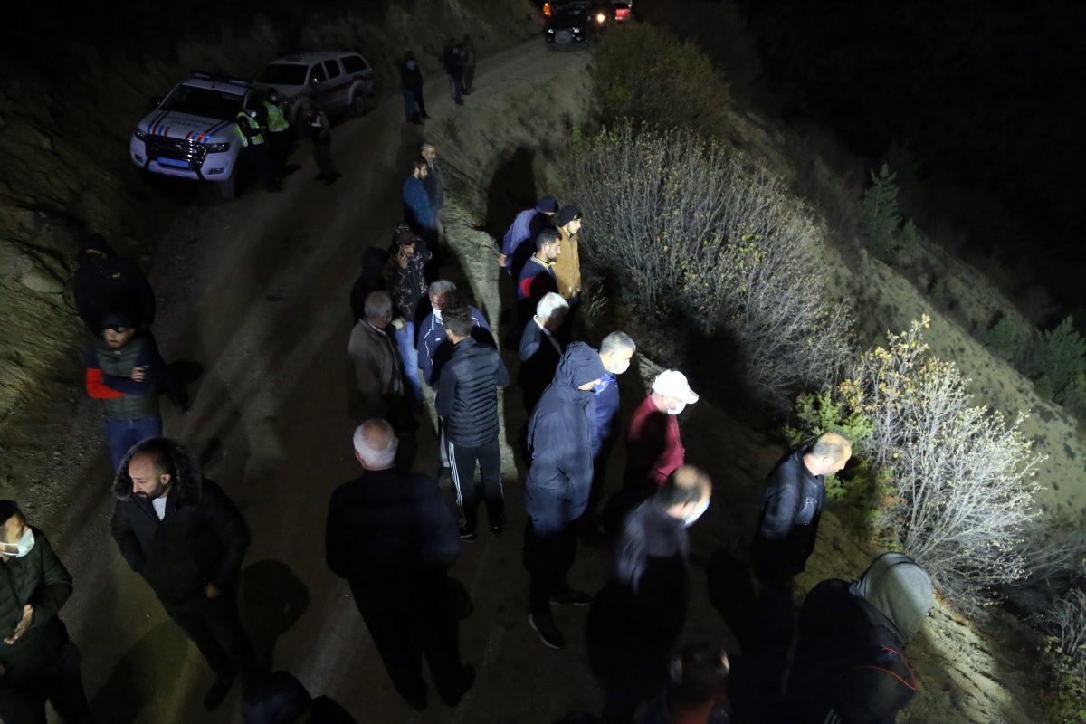 Gümüşhane'de araç uçuruma yuvarlandı: 2 ölü, 1 yaralı