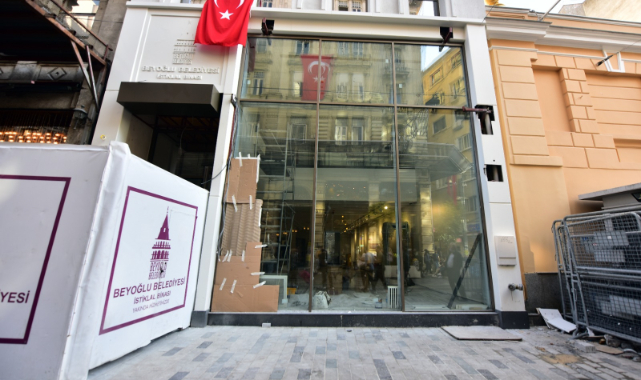 İstanbul&#039;da İstiklal Sanat Galerisi Açıldı