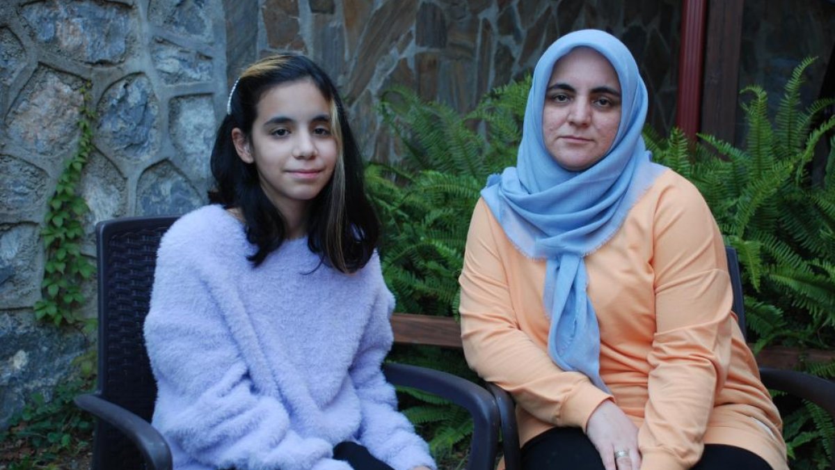 İzmir depreminde enkazdan çıkarılan aile: Binanın süsüne aldandık