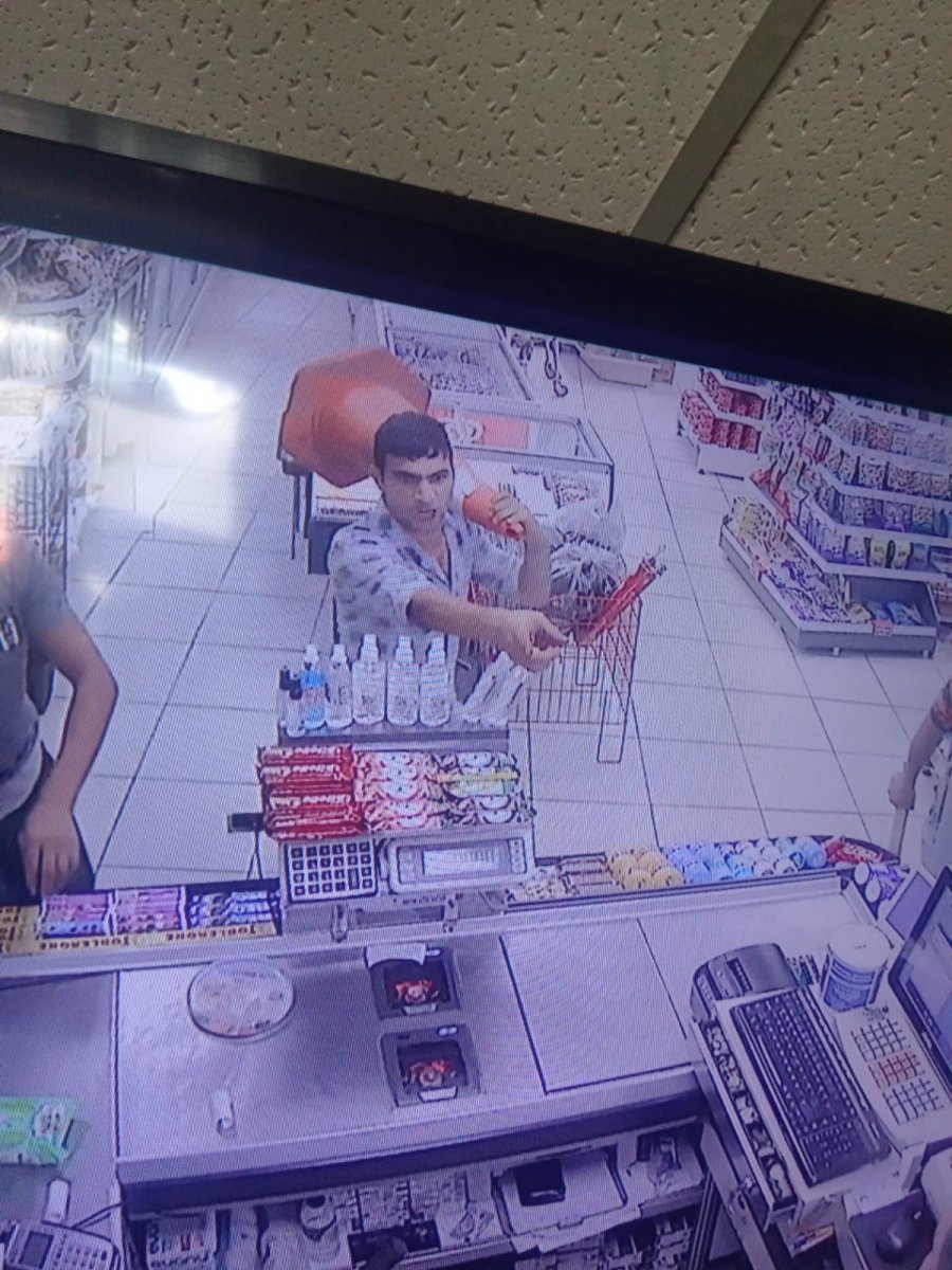 Kağıthane'de sopa ve dubalı market baskını