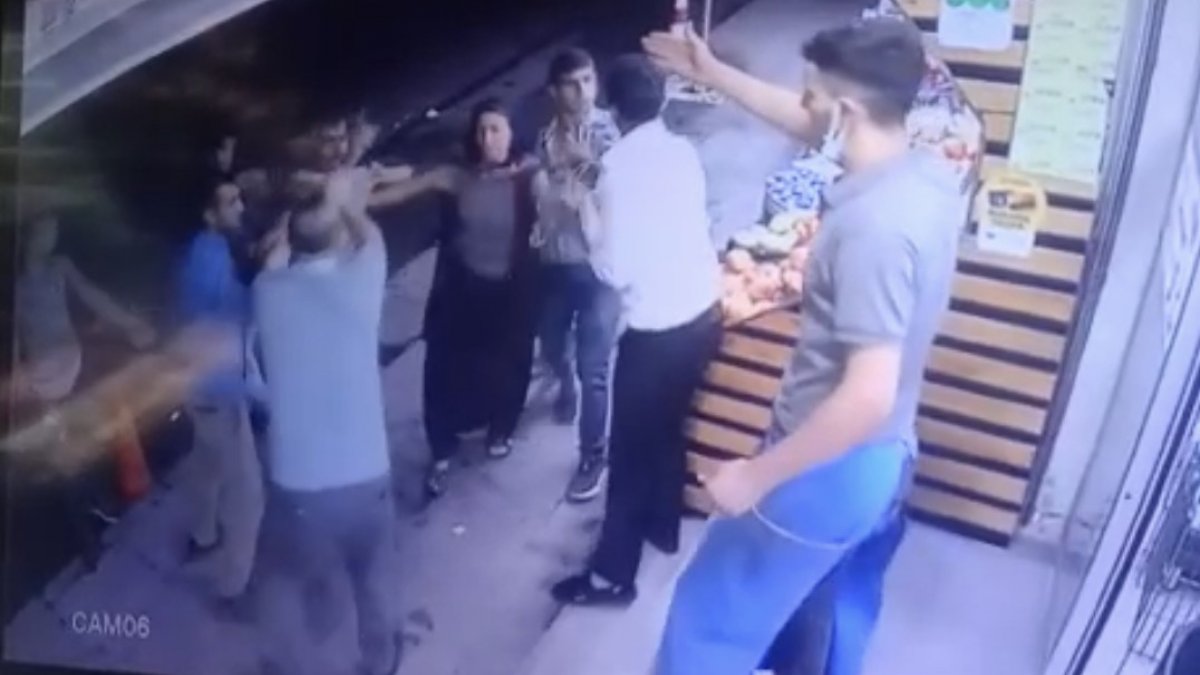 Kağıthane'de sopa ve dubalı market baskını