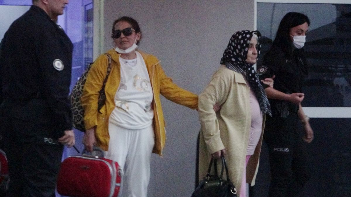 Babasını Darp Edip Annesini Rehin Aldı!Uzun Uğraşlar Sonucu İkna Edilen Kadın Gözaltına Alındı!