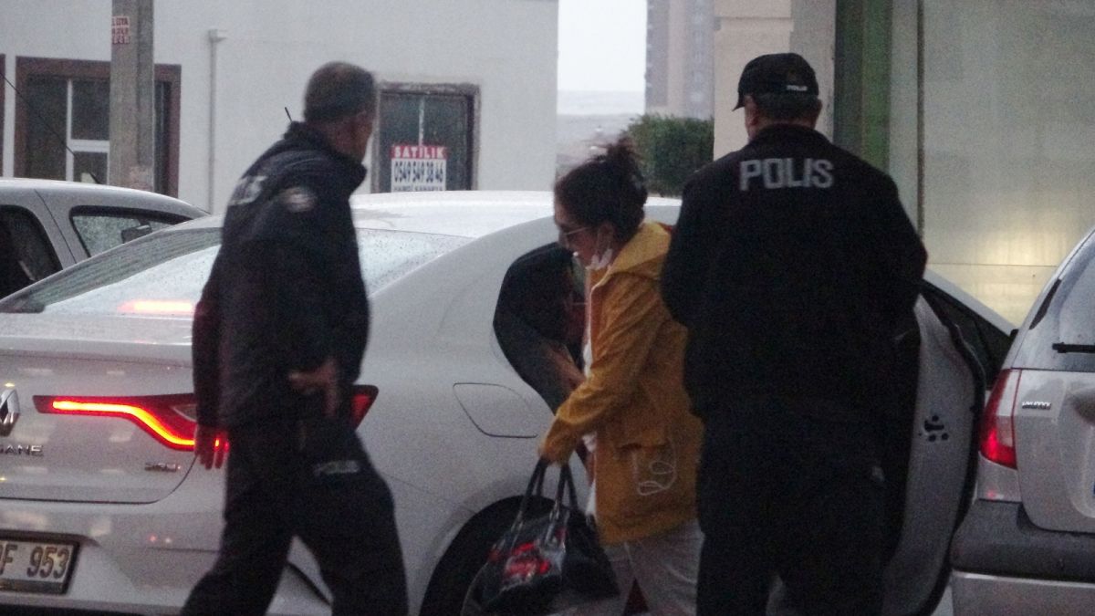 Babasını Darp Edip Annesini Rehin Aldı!Uzun Uğraşlar Sonucu İkna Edilen Kadın Gözaltına Alındı!